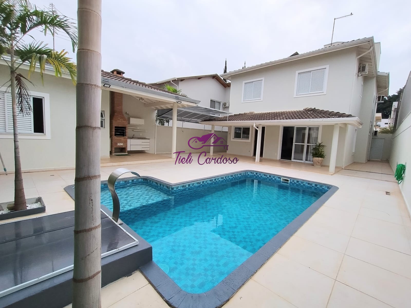 Casa à venda com 3 quartos, 360m² - Foto 1