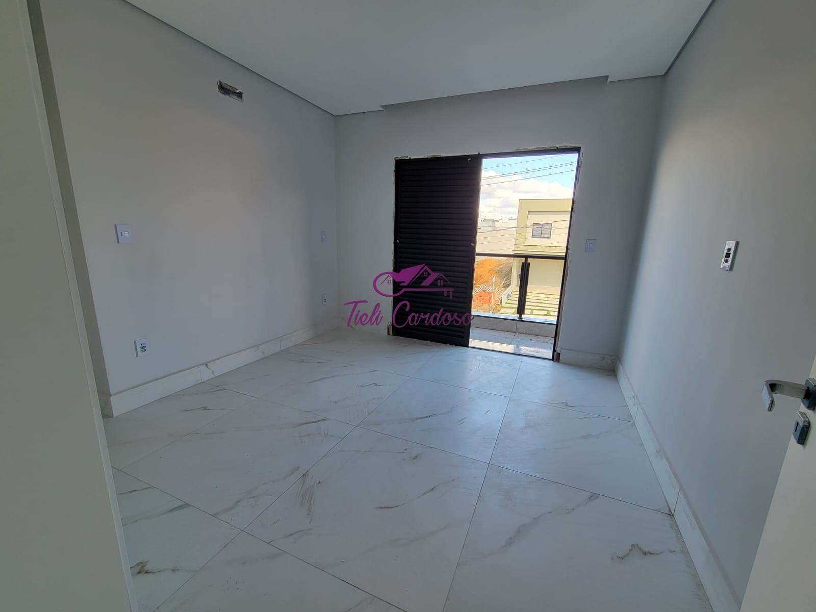 Casa à venda com 3 quartos, 200m² - Foto 3