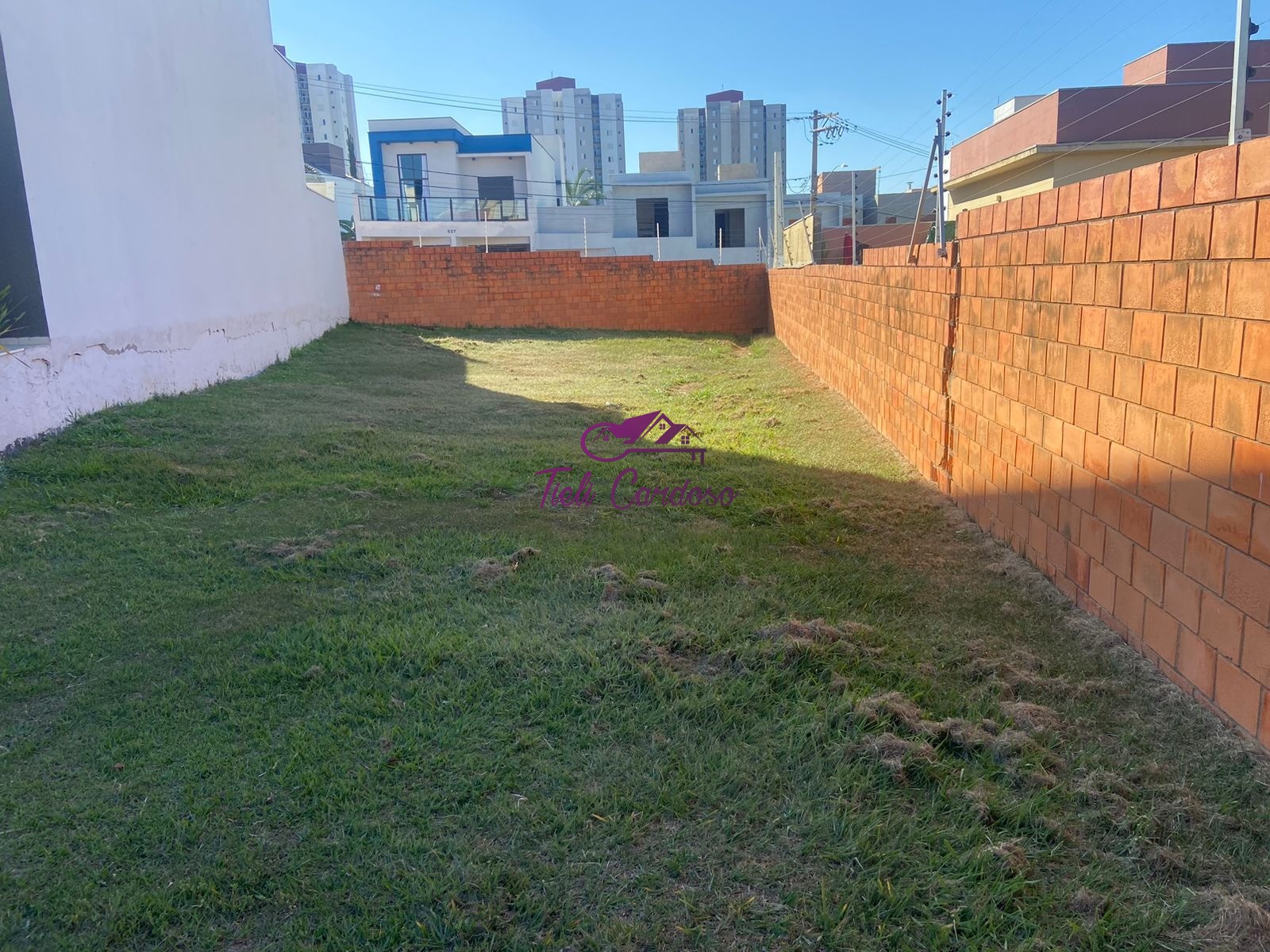 Terreno à venda com 3 quartos, 310m² - Foto 1