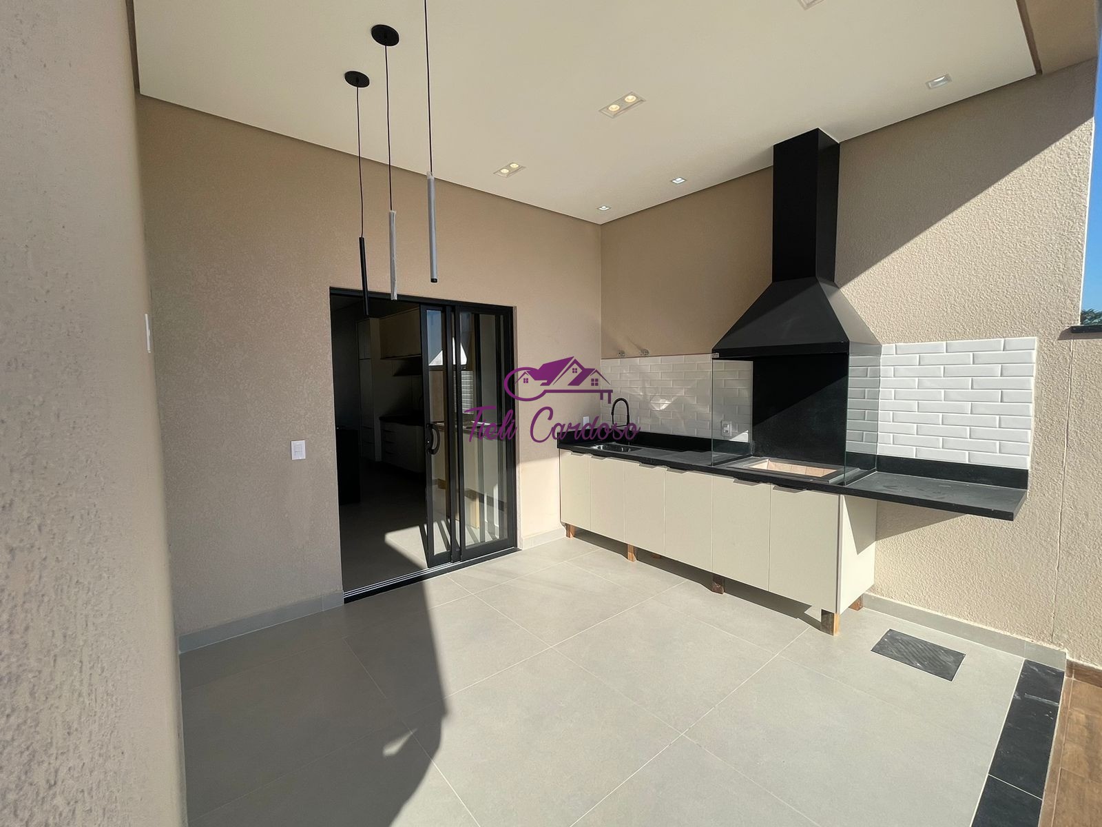 Casa à venda com 3 quartos, 306m² - Foto 6