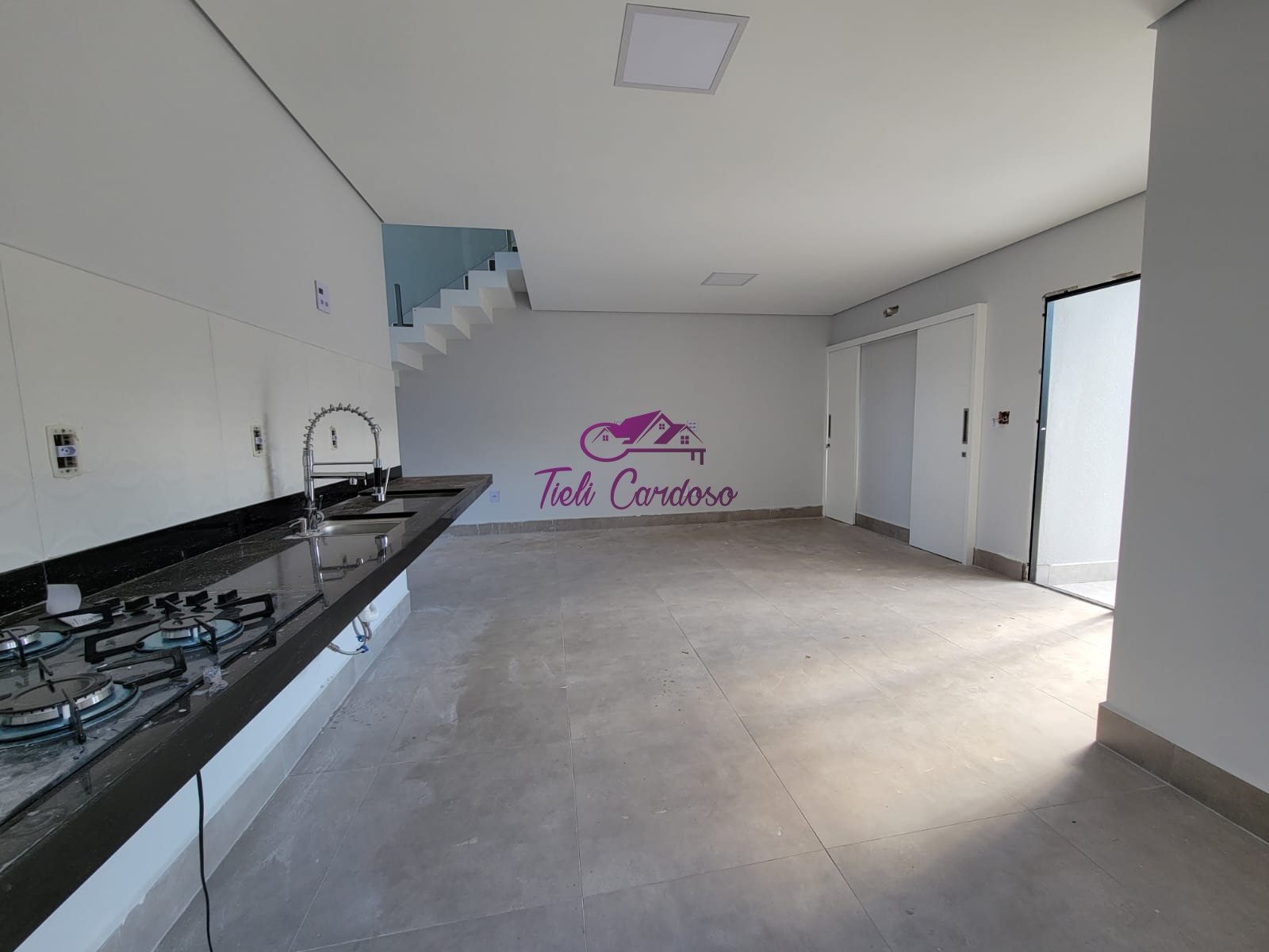 Casa à venda com 3 quartos, 200m² - Foto 24