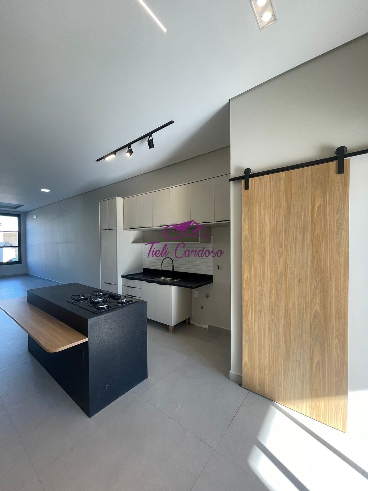 Casa à venda com 3 quartos, 306m² - Foto 8