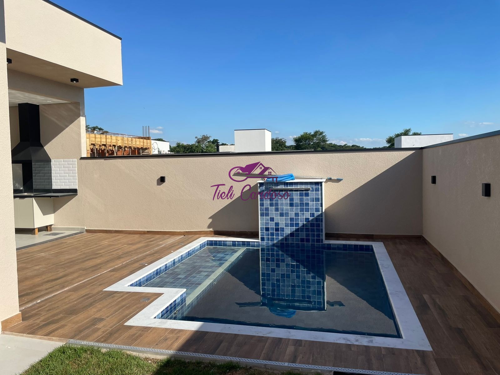 Casa à venda com 3 quartos, 306m² - Foto 2