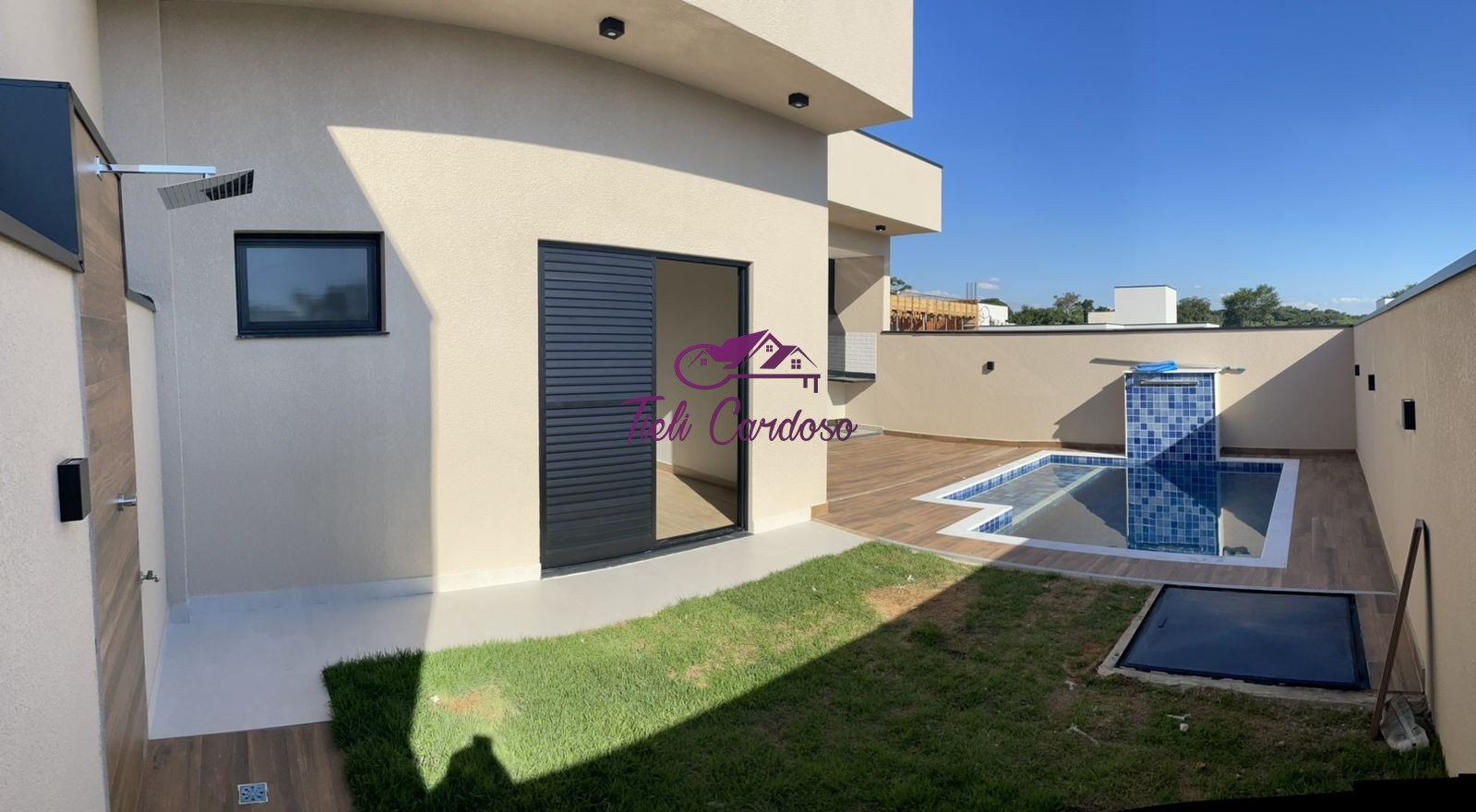 Casa à venda com 3 quartos, 306m² - Foto 1