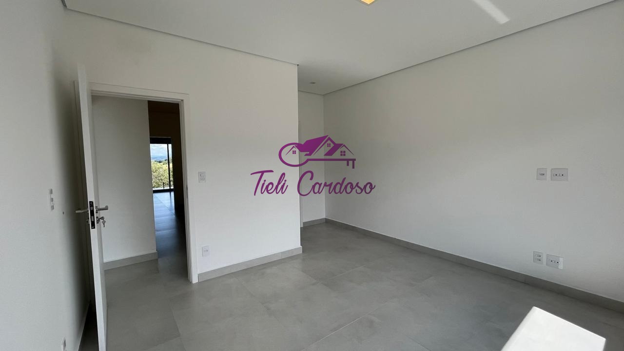 Casa à venda com 3 quartos, 228m² - Foto 11