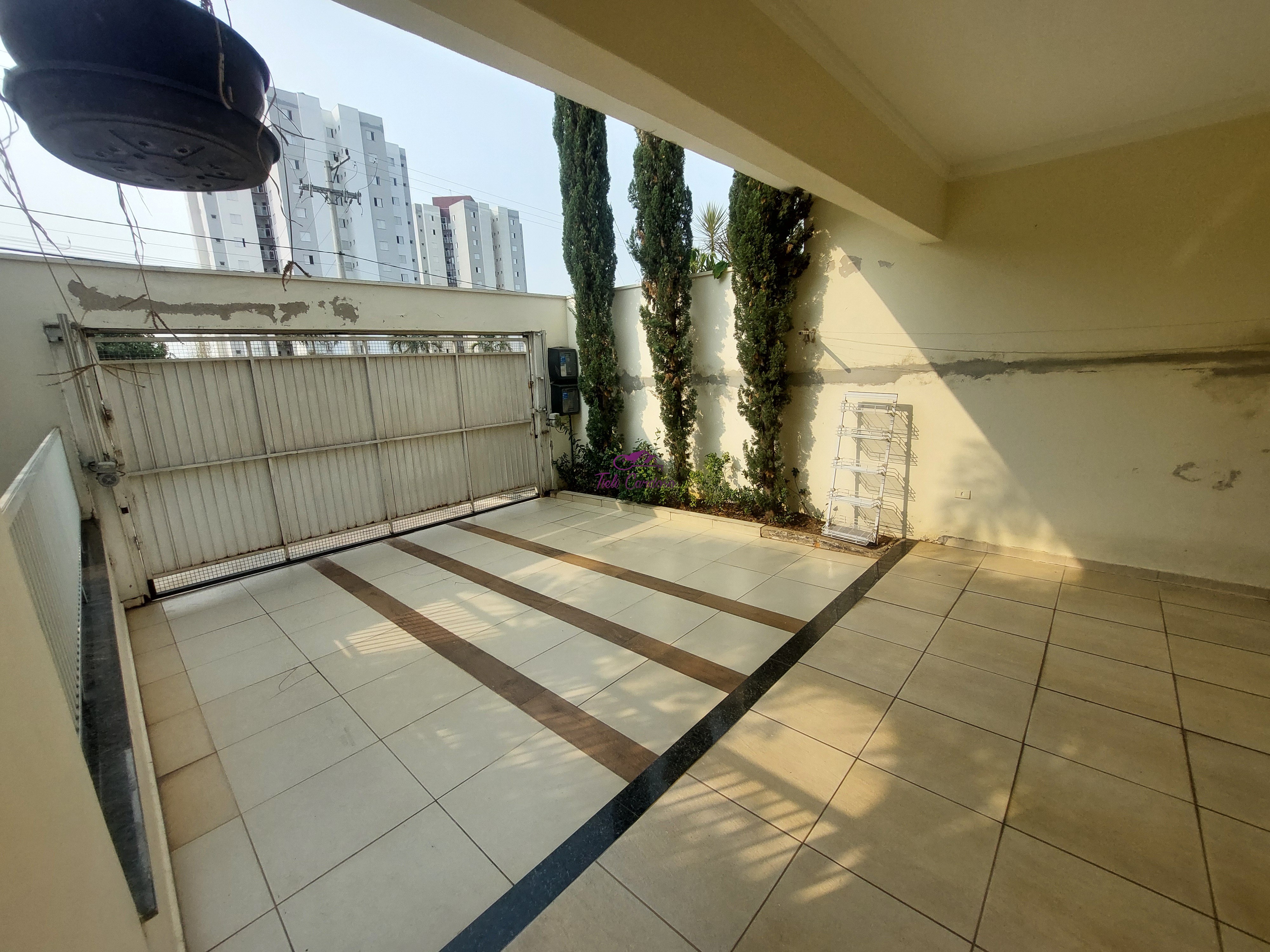 Casa para alugar com 4 quartos, 250m² - Foto 3