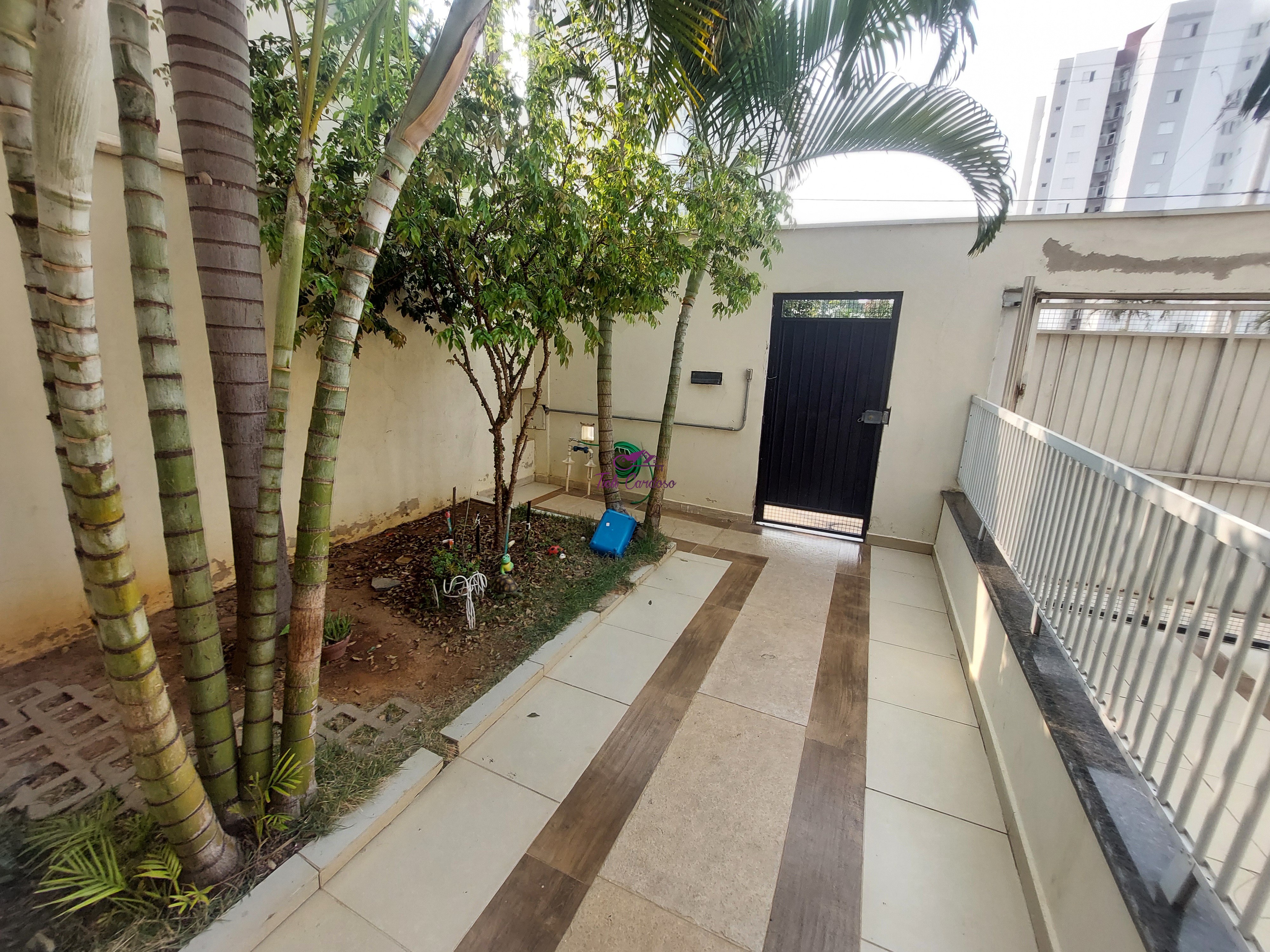 Casa para alugar com 4 quartos, 250m² - Foto 4