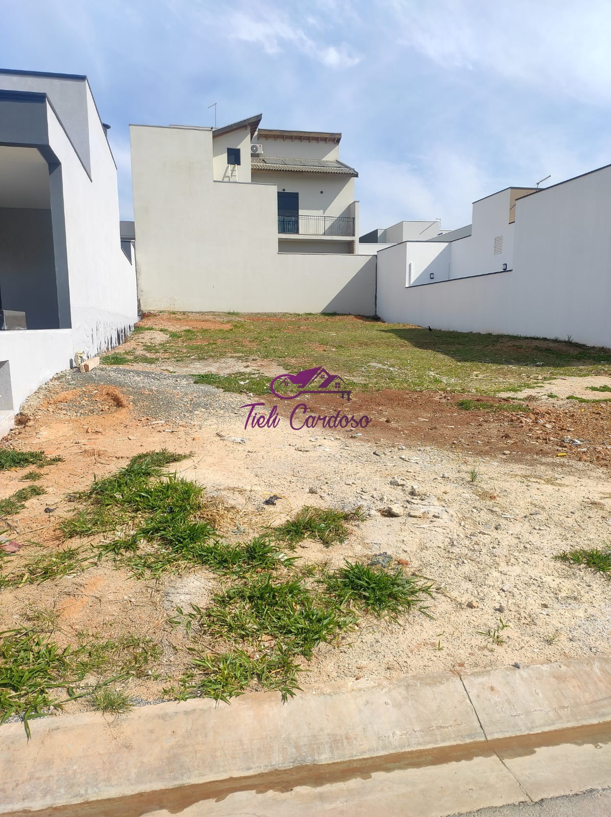 Terreno à venda, 300m² - Foto 1