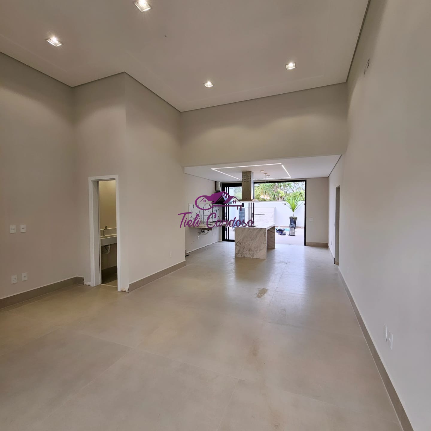 Casa à venda com 3 quartos, 300m² - Foto 4