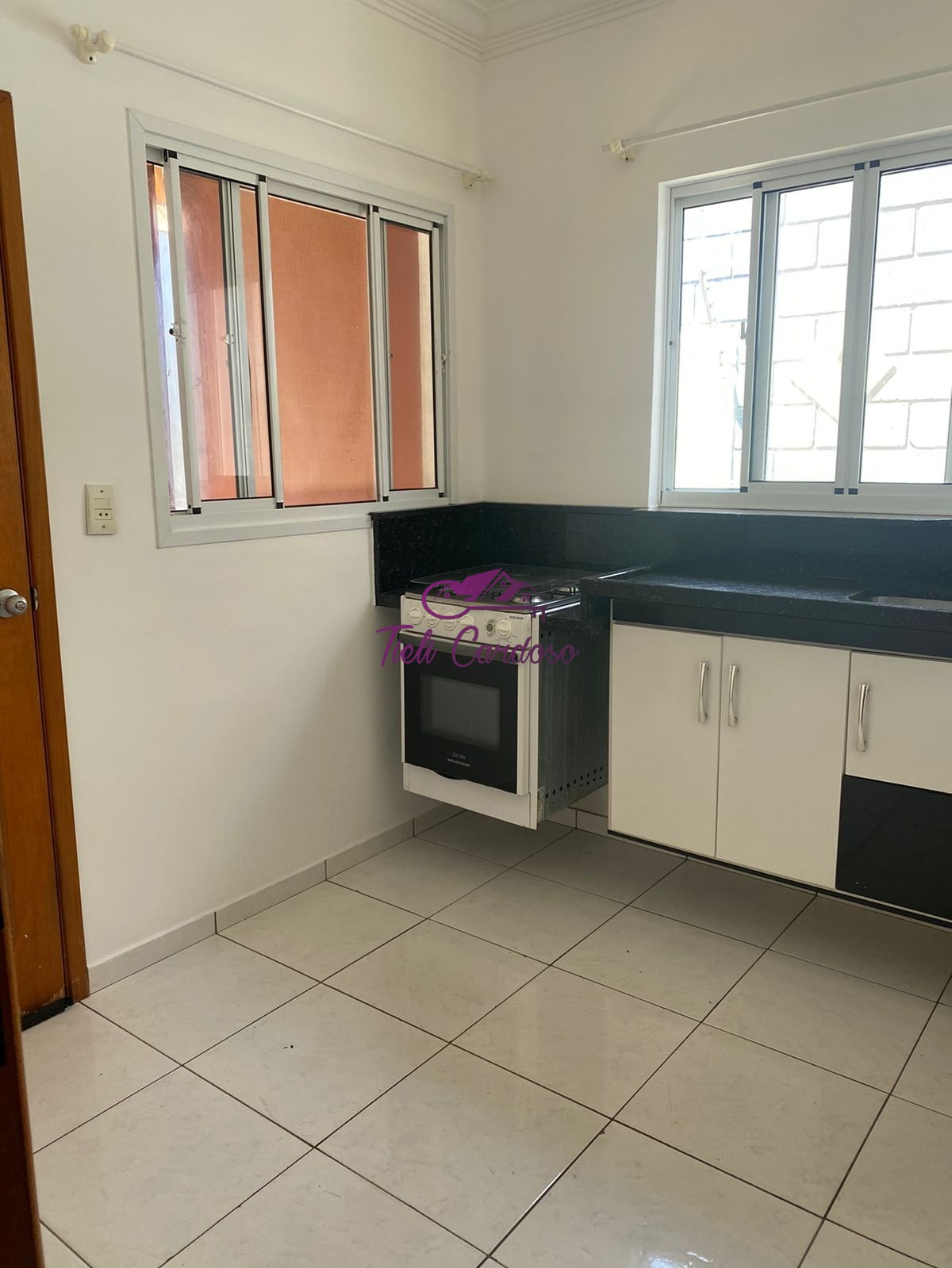 Casa à venda com 2 quartos, 130m² - Foto 2