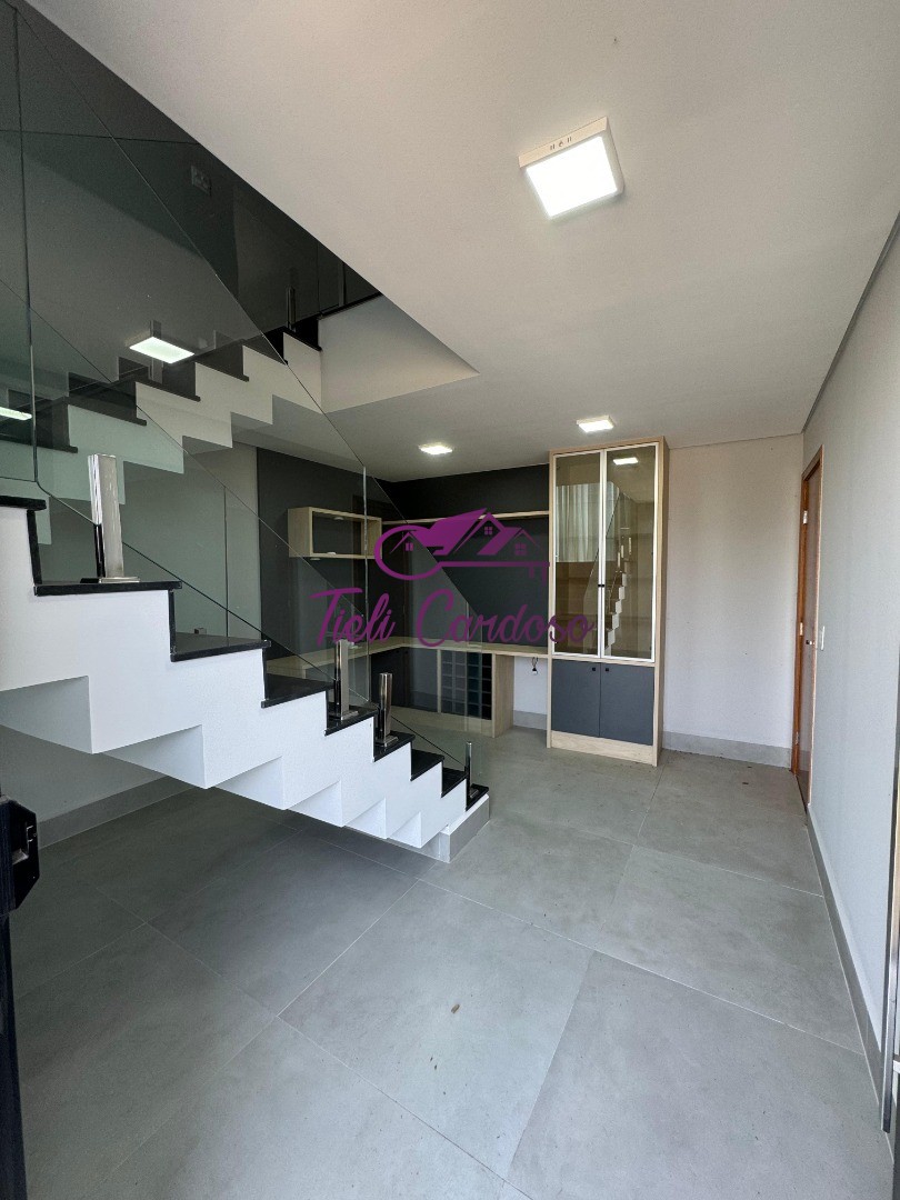 Casa à venda com 3 quartos, 209m² - Foto 1