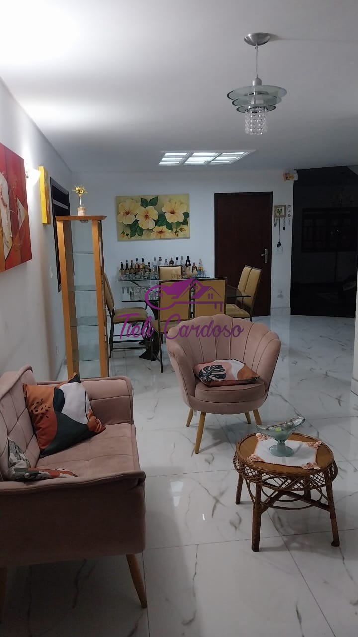 Casa à venda com 3 quartos, 250m² - Foto 1