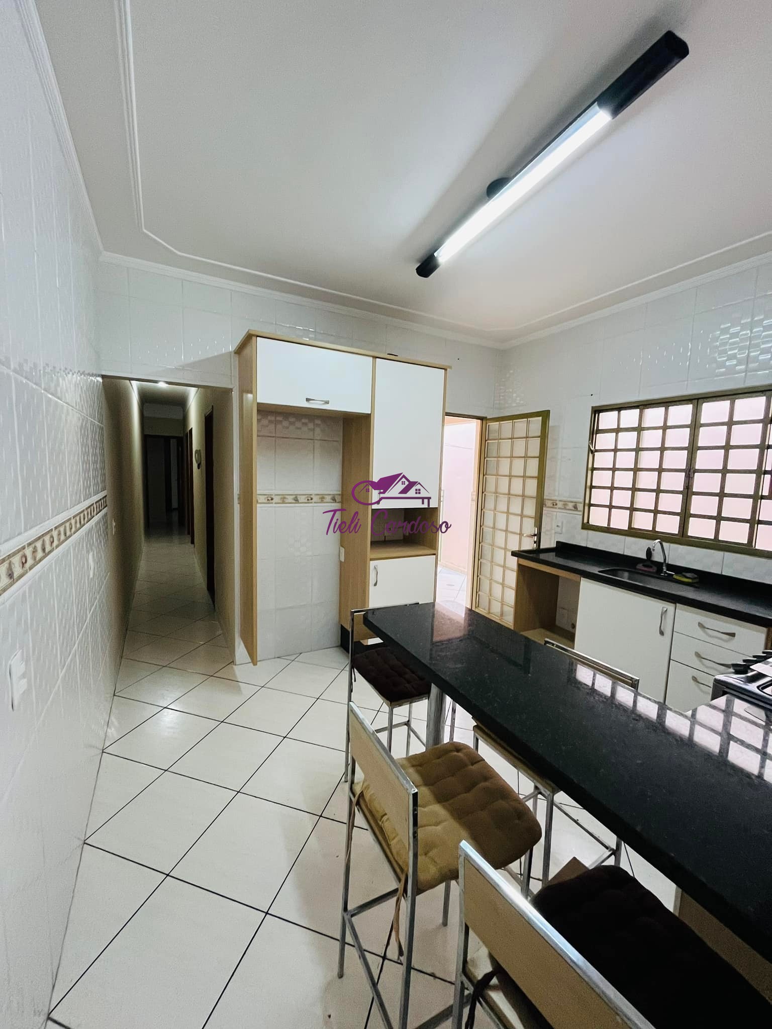 Casa para alugar com 4 quartos, 150m² - Foto 1