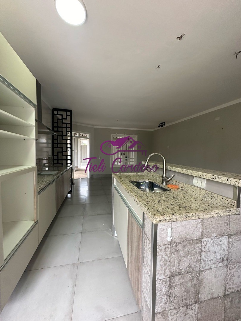 Casa à venda e aluguel com 2 quartos, 270m² - Foto 17