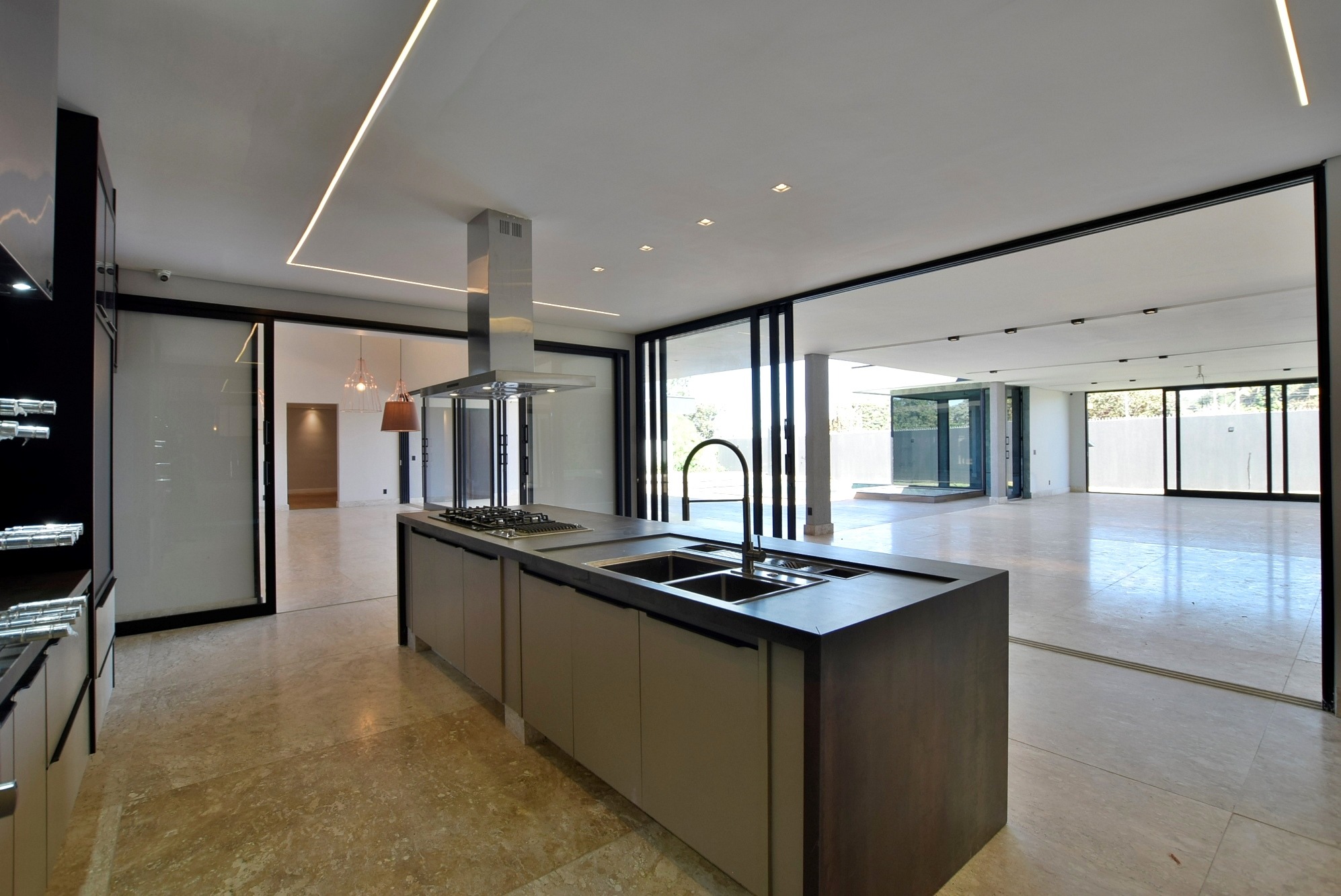 Casa à venda com 4 quartos, 1200m² - Foto 9