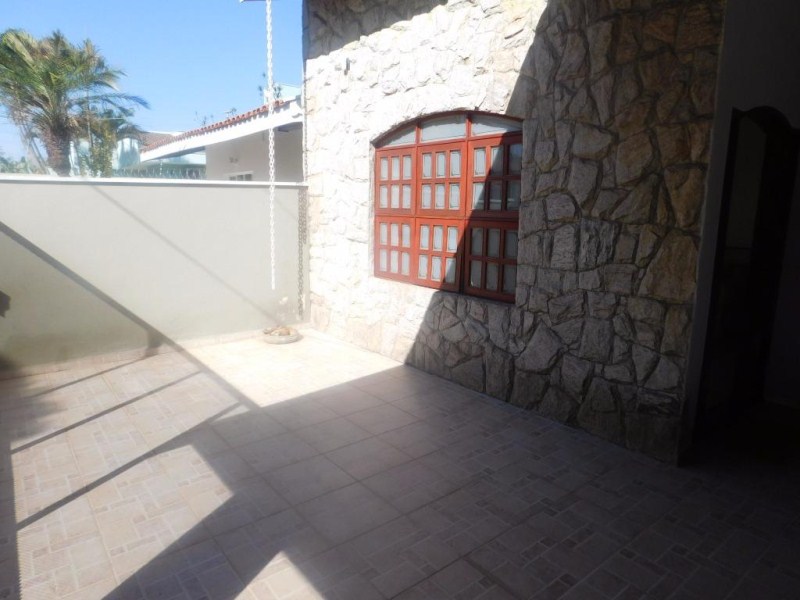 Casa à venda com 3 quartos, 250m² - Foto 2