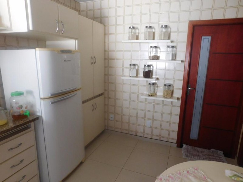 Casa à venda com 3 quartos, 250m² - Foto 26