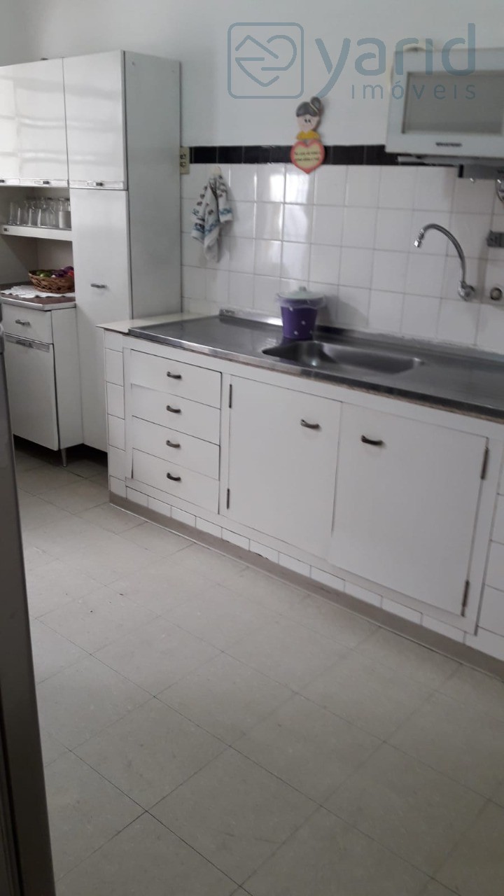 Casa à venda com 3 quartos, 196m² - Foto 4