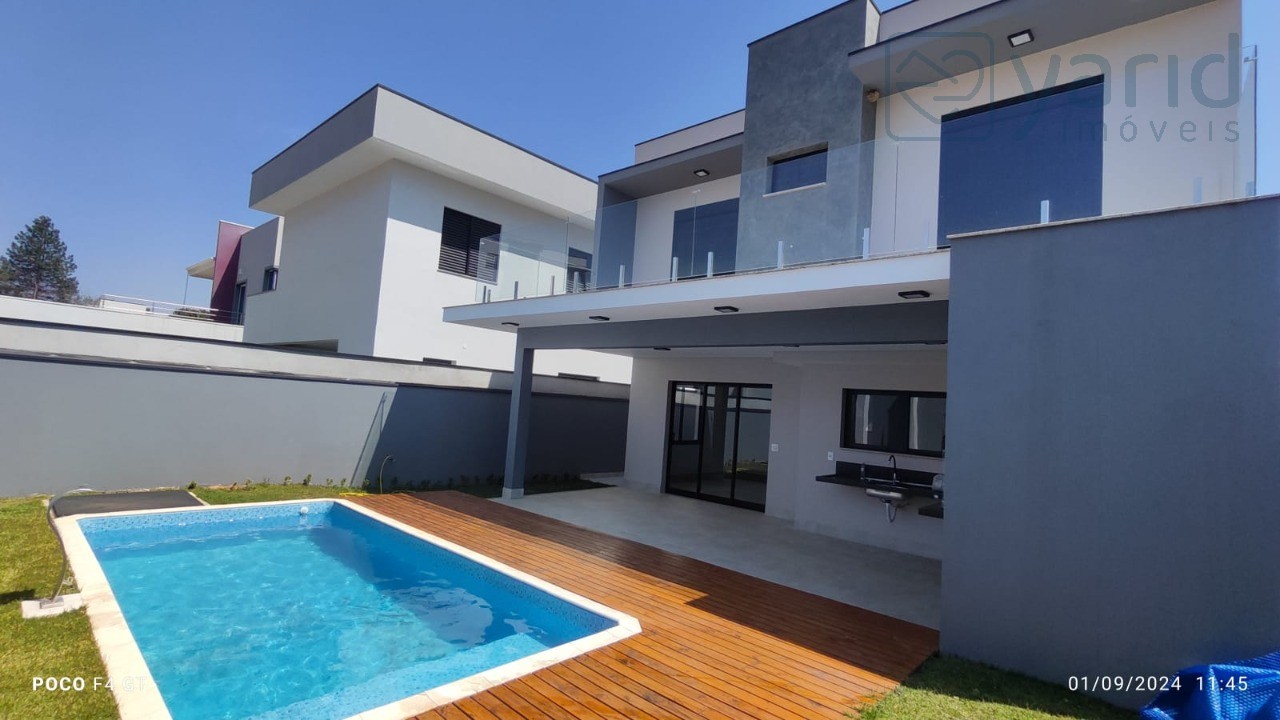 Casa à venda com 3 quartos, 240m² - Foto 1