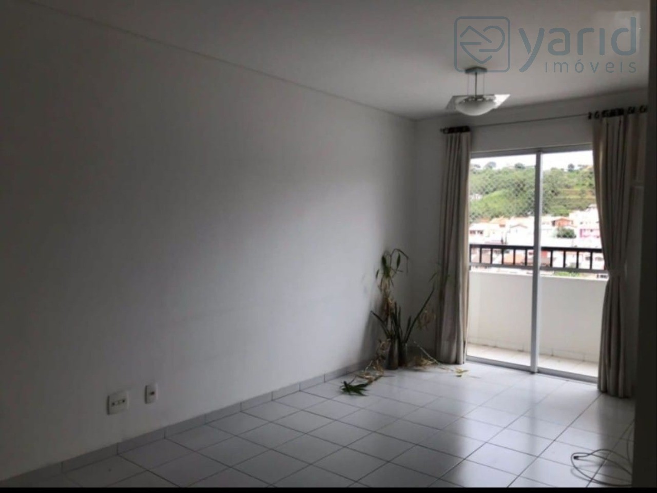 Apartamento à venda com 2 quartos, 75m² - Foto 2