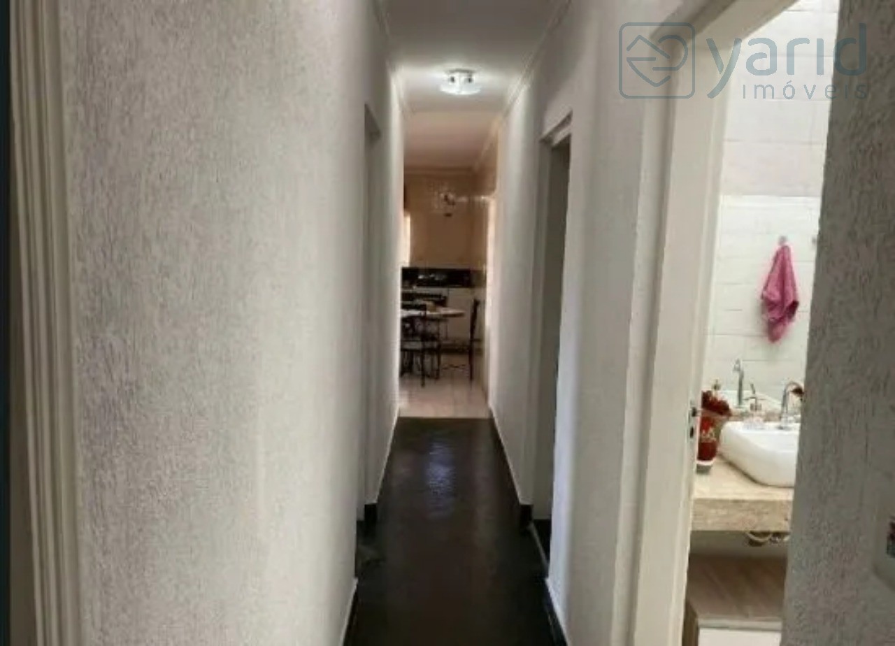 Casa à venda com 4 quartos, 217m² - Foto 2