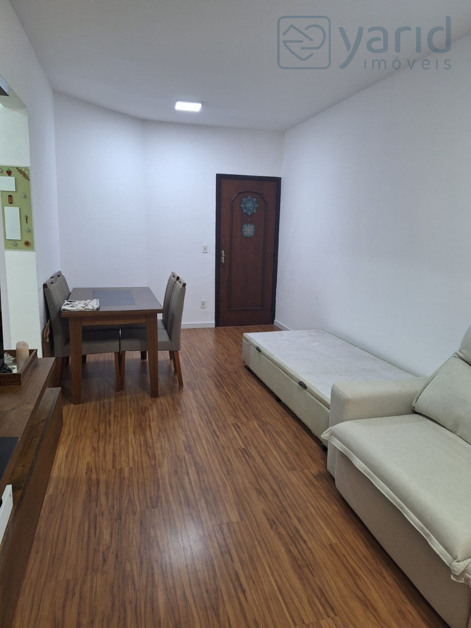 Apartamento à venda com 2 quartos, 75m² - Foto 2