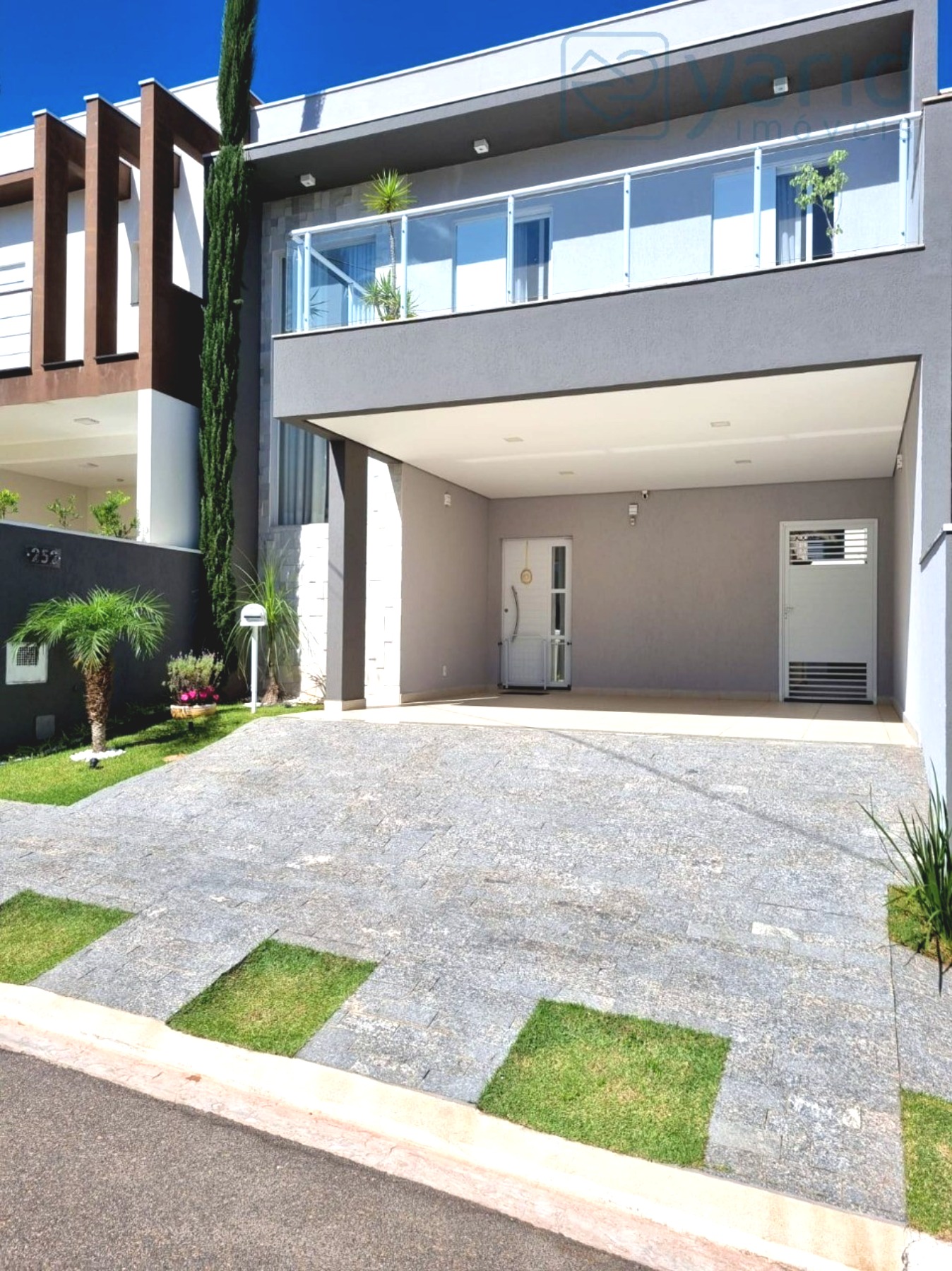 Casa à venda com 3 quartos, 158m² - Foto 1