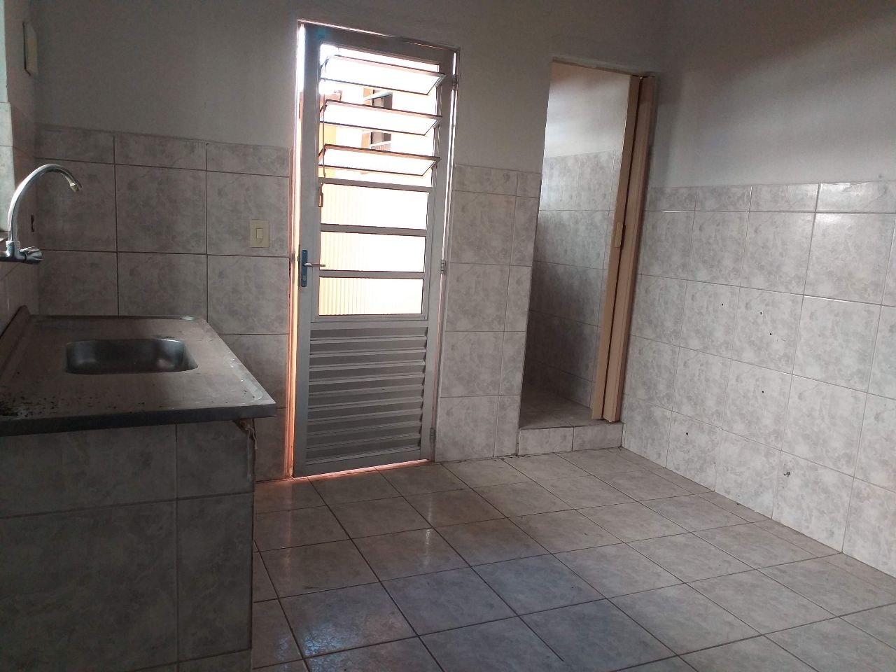 Casa para alugar com 1 quarto, 25m² - Foto 1