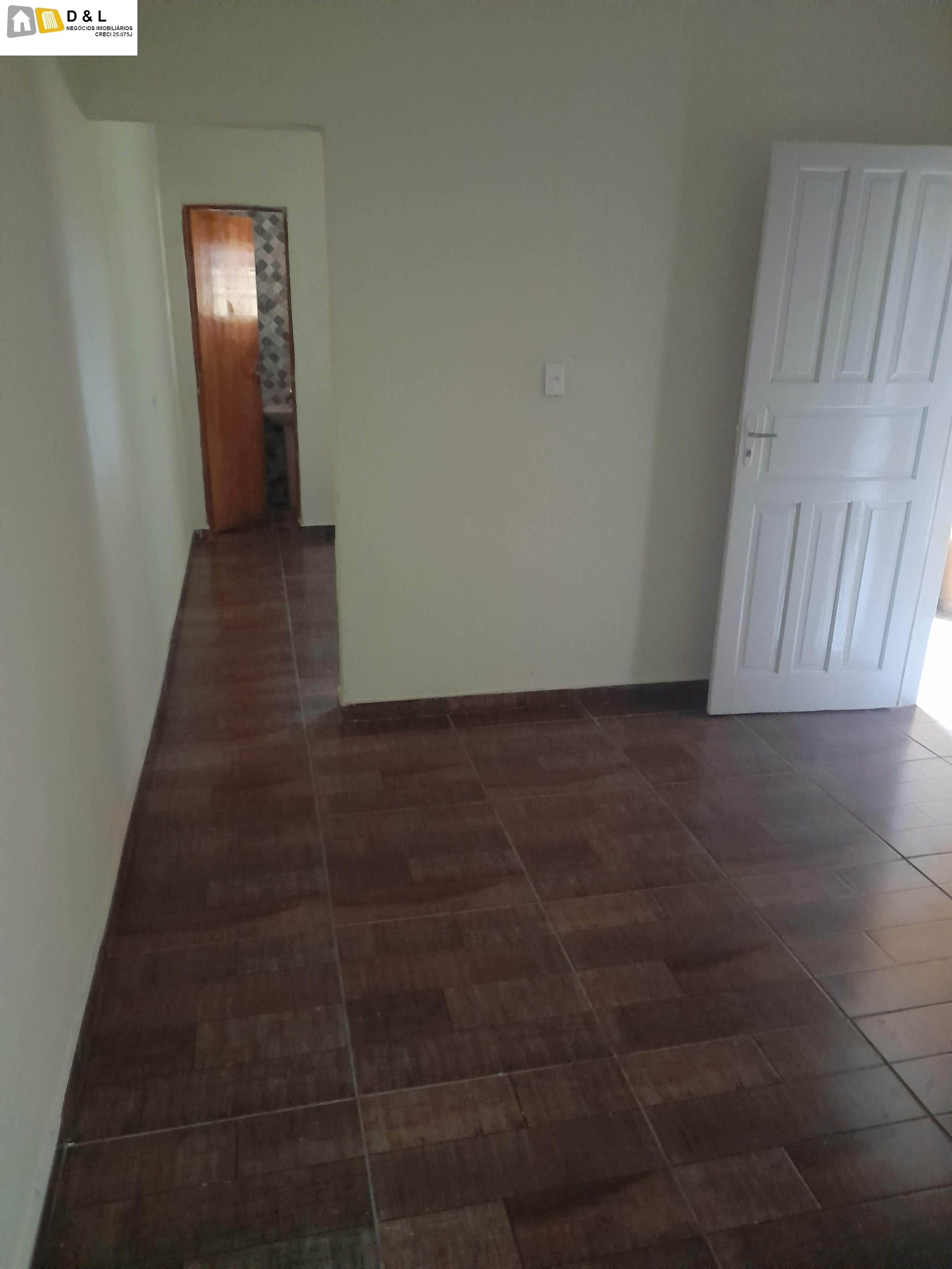 Casa à venda com 4 quartos, 100m² - Foto 1