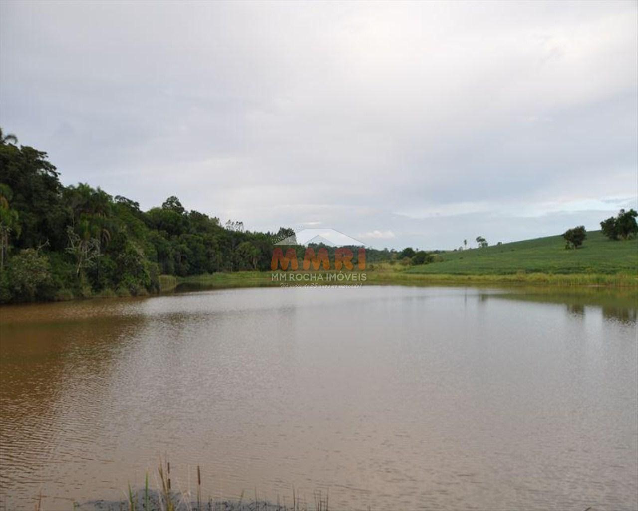 Fazenda à venda com 4 quartos, 150m² - Foto 2