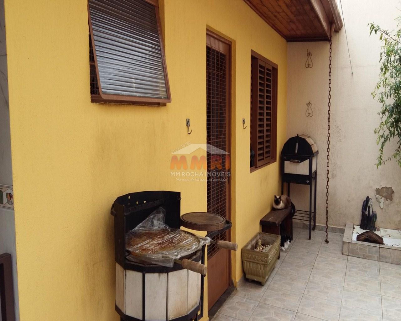 Sobrado à venda com 3 quartos, 200m² - Foto 1