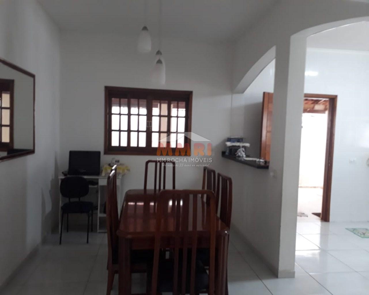 Casa à venda com 2 quartos, 300m² - Foto 1