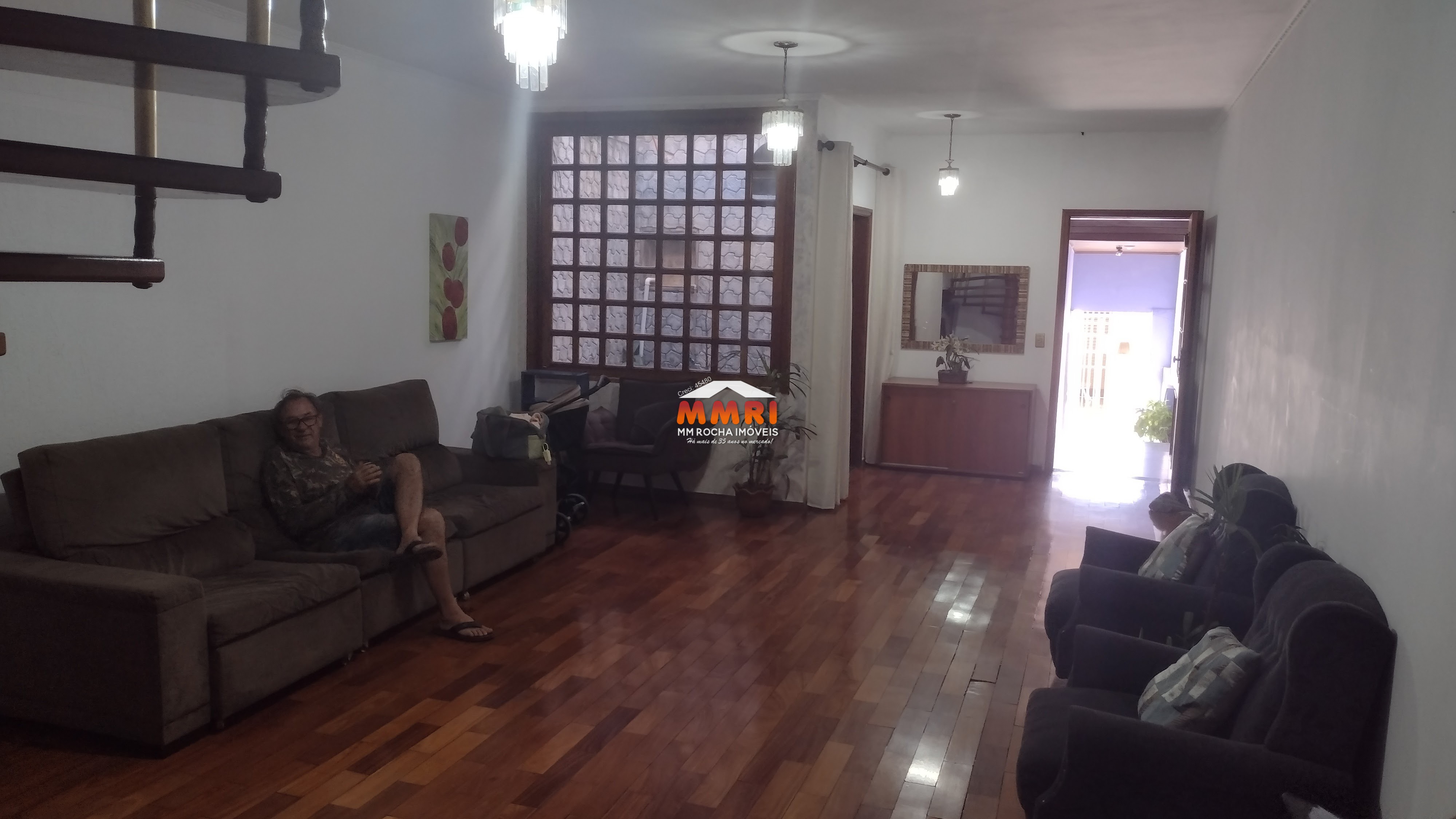 Casa à venda com 3 quartos, 195m² - Foto 2