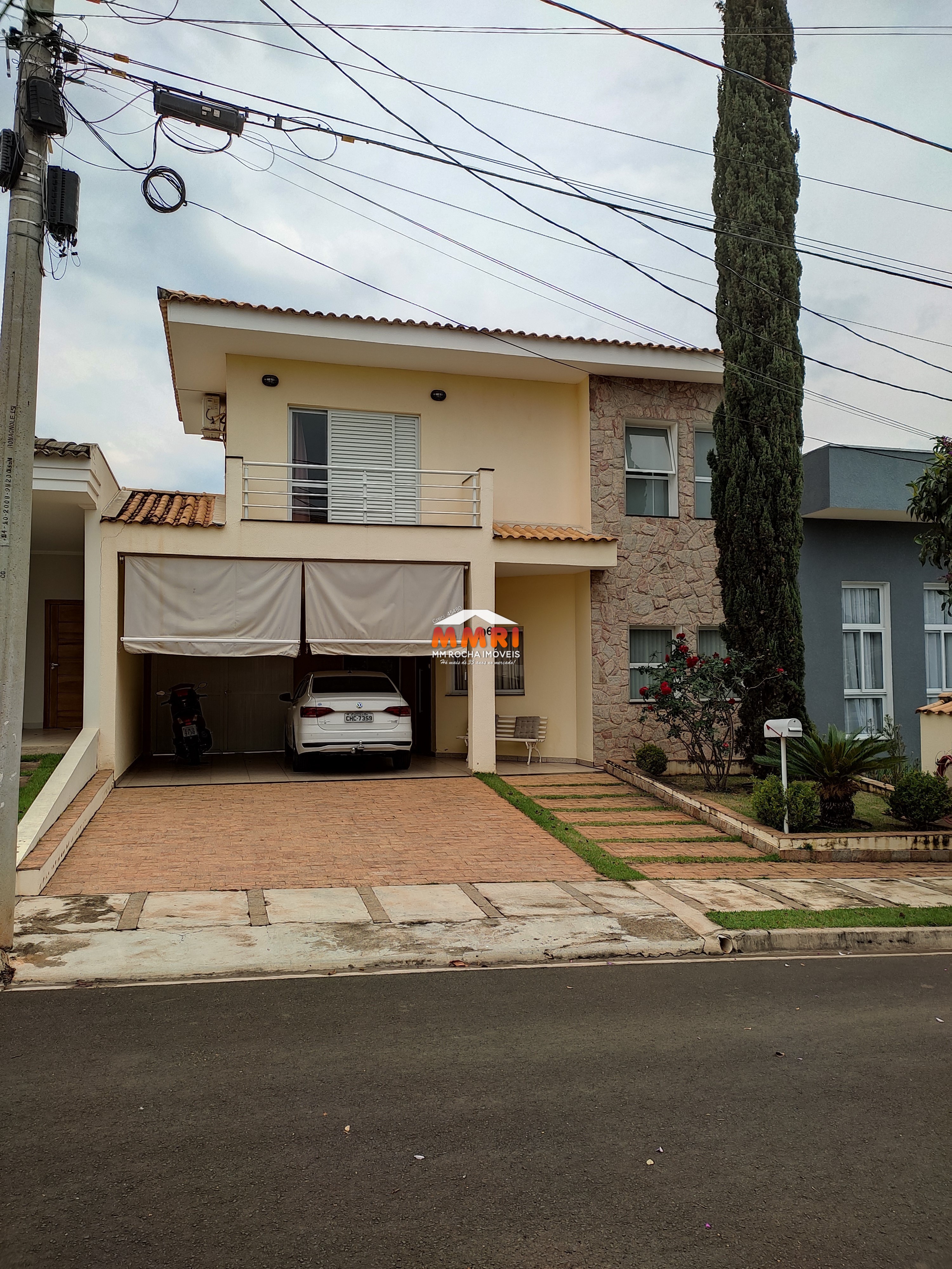 Casa de Condomínio à venda com 3 quartos, 250m² - Foto 1