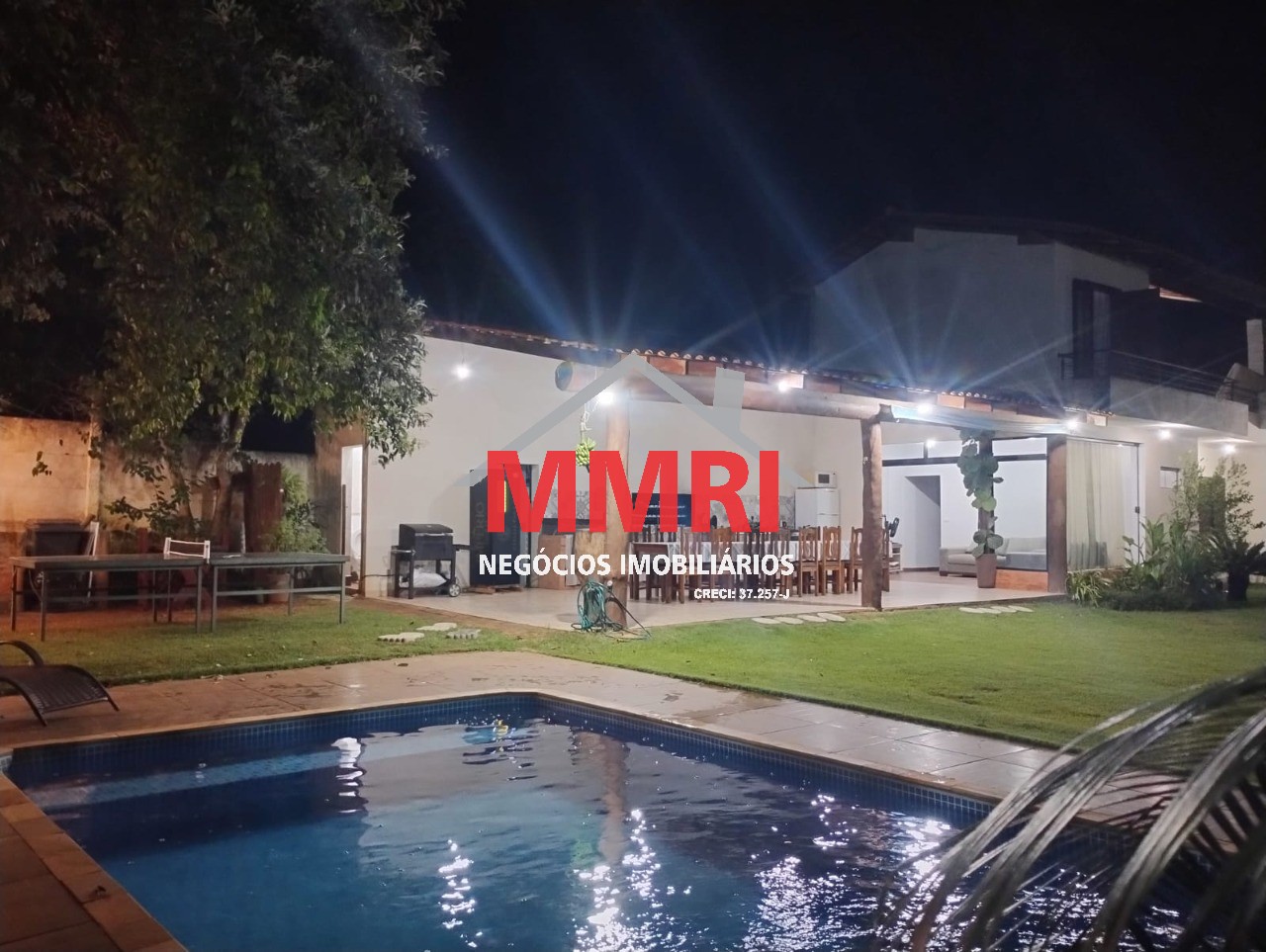 Chácara, 4 quartos, 940 m² - Foto 1