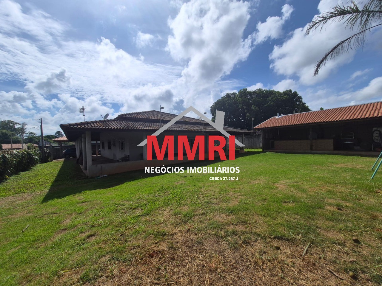 Chácara, 3 quartos, 1080 m² - Foto 1