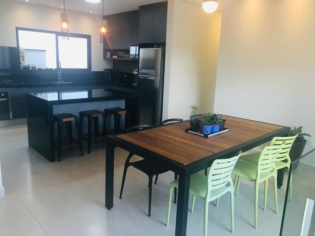 Casa à venda com 3 quartos, 217m² - Foto 14