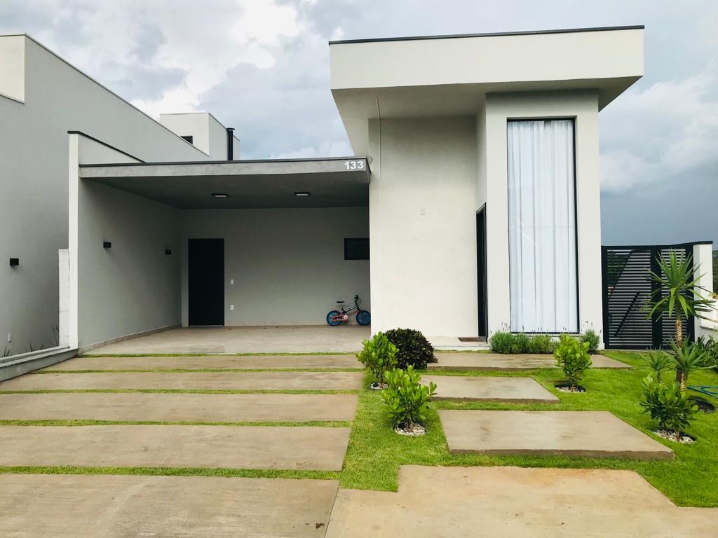 Casa à venda com 3 quartos, 217m² - Foto 2