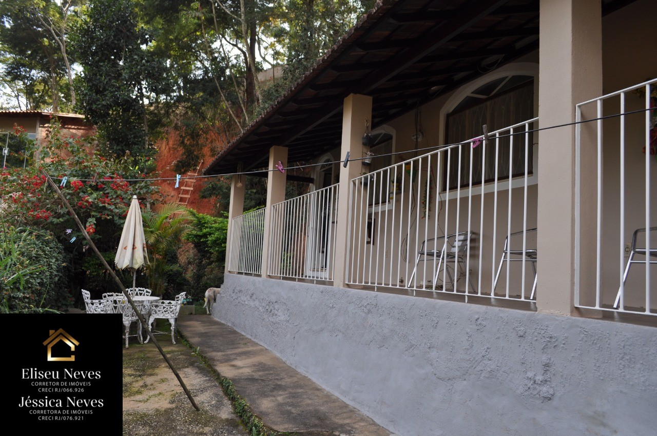 Casa à venda com 3 quartos, 744m² - Foto 1