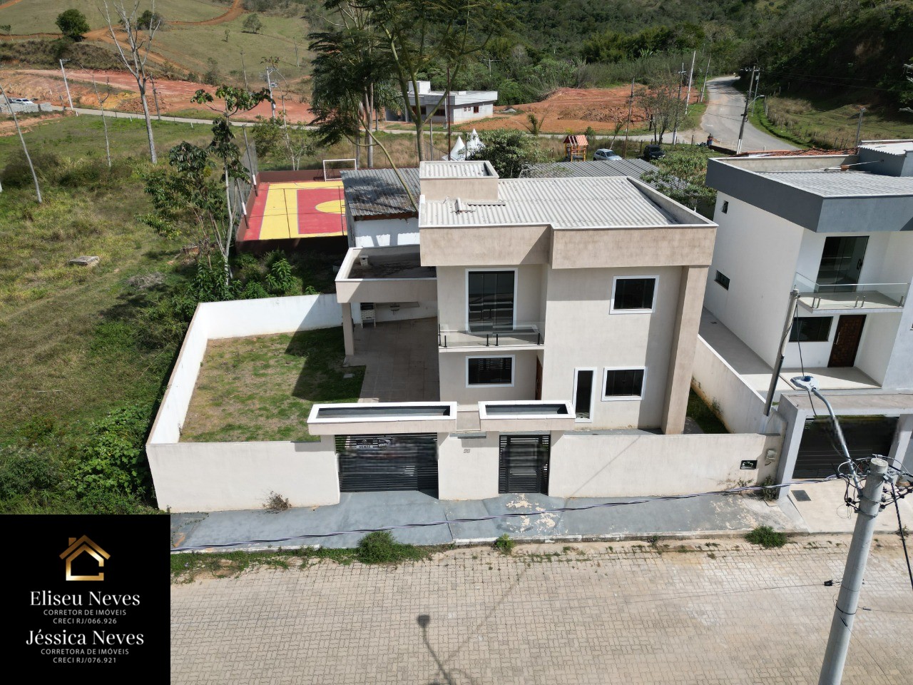 Casa à venda com 3 quartos, 260m² - Foto 2