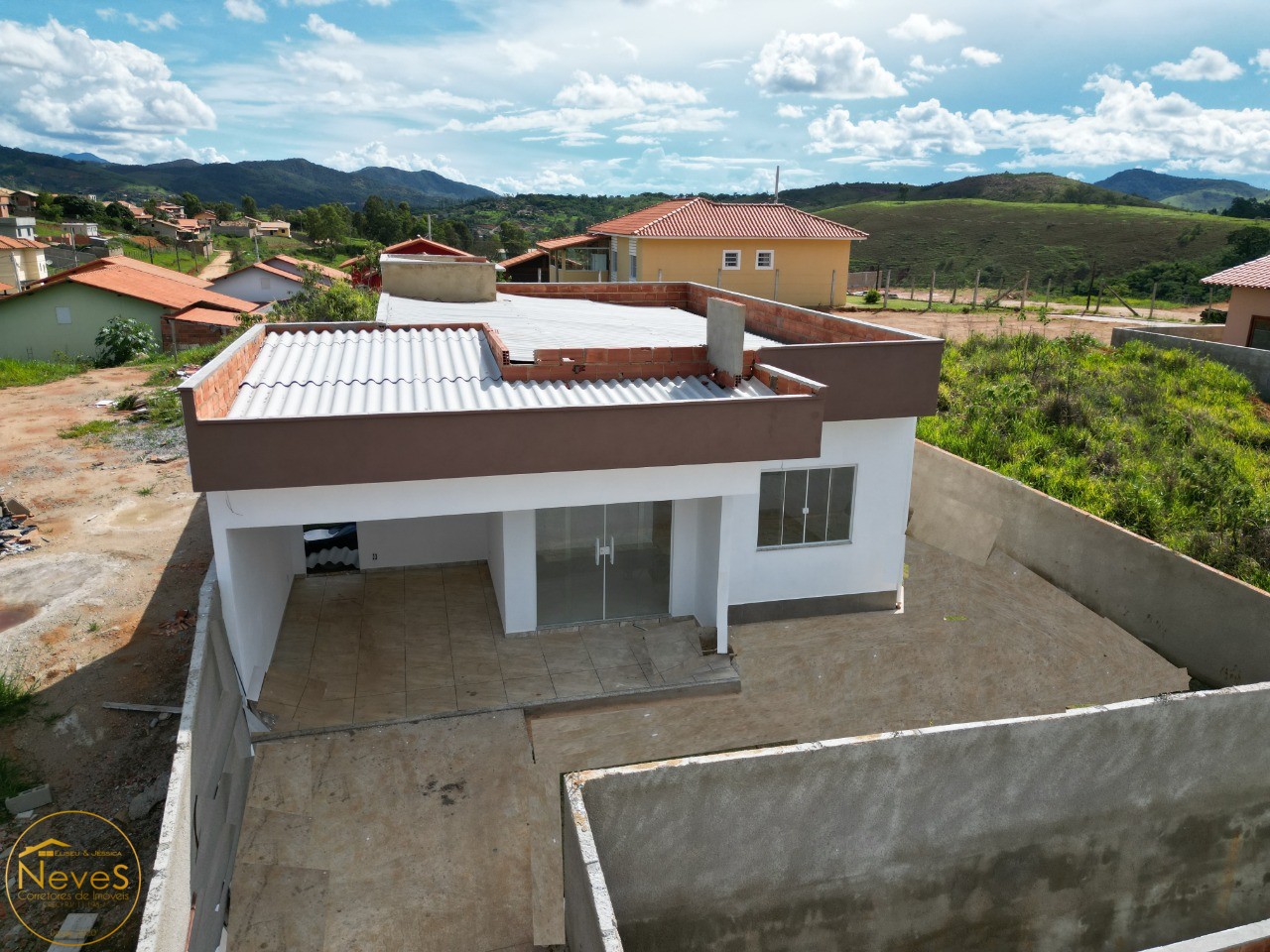 Casa à venda com 2 quartos, 256m² - Foto 1