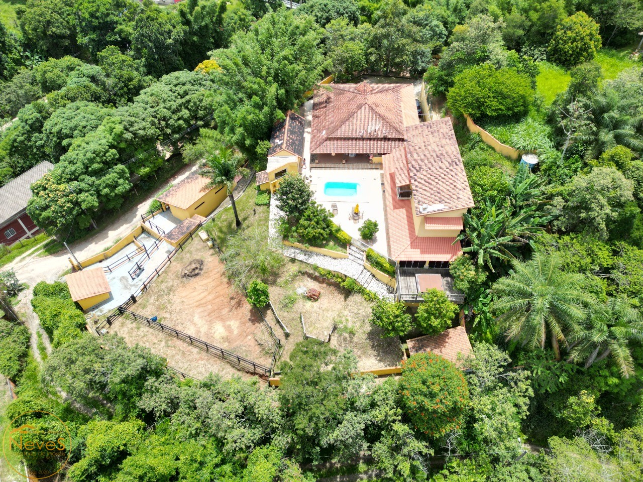Sítio à venda com 4 quartos, 2046m² - Foto 1