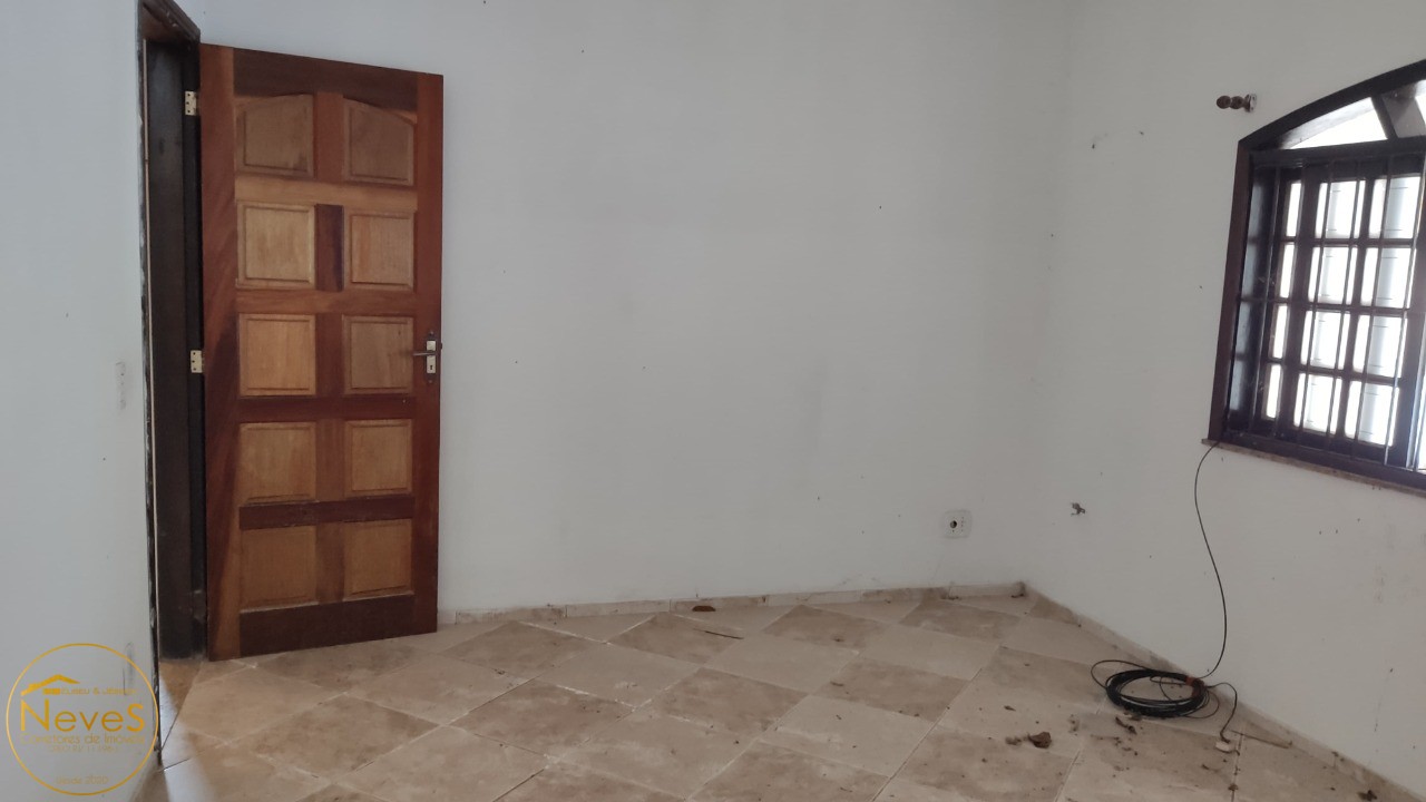 Casa à venda com 4 quartos, 1990m² - Foto 13