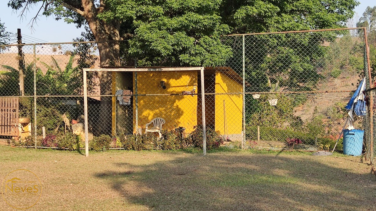 Casa à venda com 3 quartos, 1970m² - Foto 2