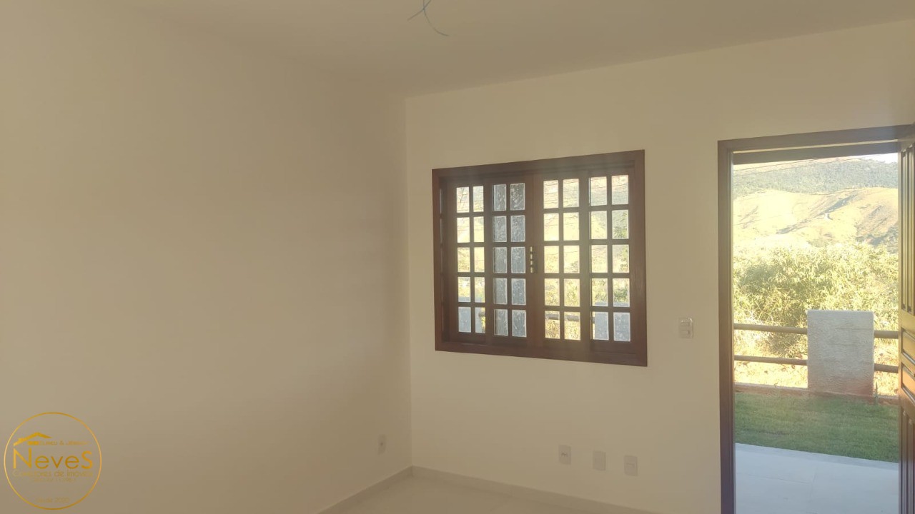 Casa à venda com 2 quartos, 180m² - Foto 4