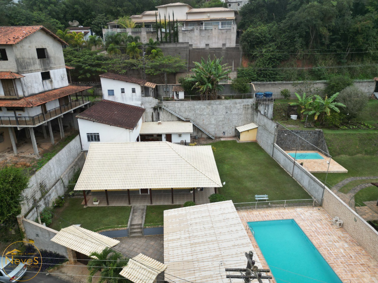 Casa à venda com 4 quartos, 900m² - Foto 3