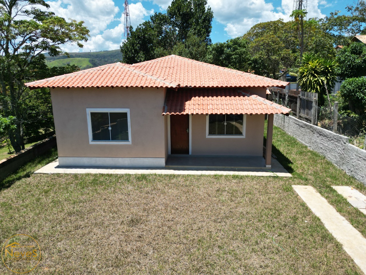 Casa à venda com 3 quartos, 420m² - Foto 1