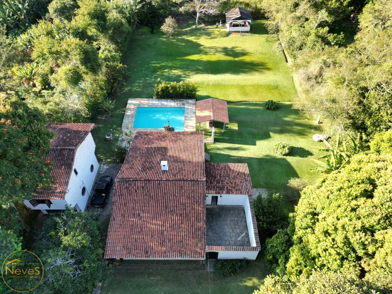 Casa à venda com 4 quartos, 2659m² - Foto 2