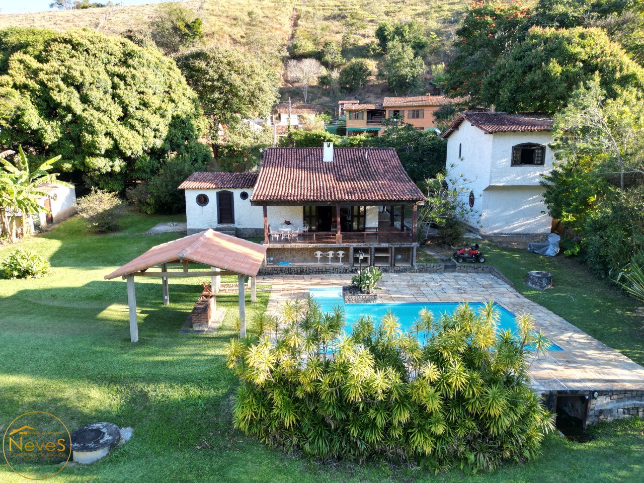 Casa à venda com 4 quartos, 2659m² - Foto 1