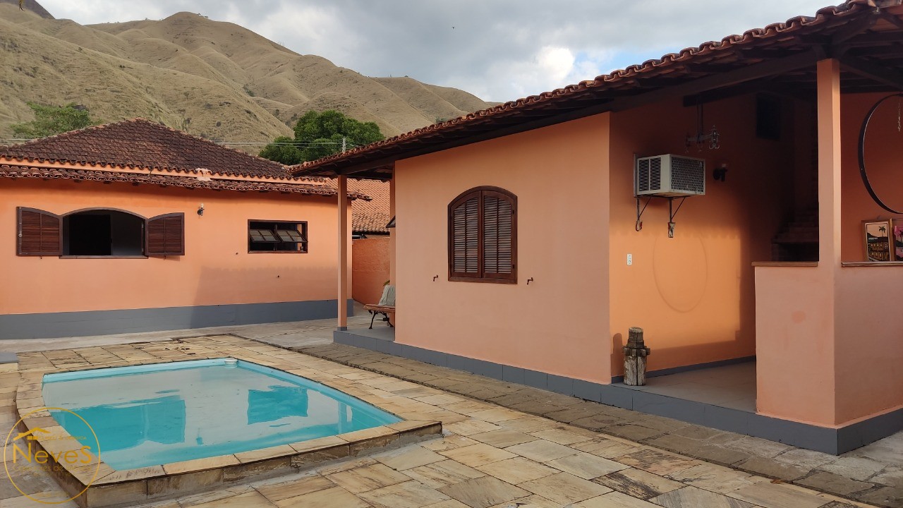 Casa à venda com 4 quartos, 540m² - Foto 1